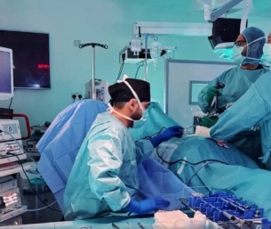 لأول مرة بالشرقية.. نجاح استئصال غضروف قطني بجراحة دقيقة عبر المنظار