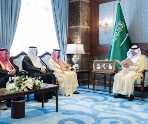 محافظ الأحساء يطّلع على جهود وبرامج بنك التنمية الاجتماعية بالمحافظة