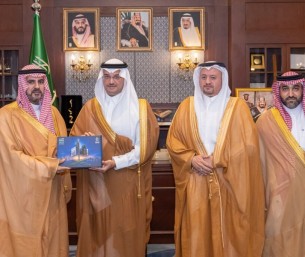  محافظ الأحساء يستقبل مدير عام الشرقية لـ “مدن”.. ويطّلع على تقريرها السنوي لعام 2025