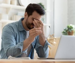 من التثاؤب إلى تورم الساقين.. الخضيري يحذّر: لا تتجاهل هذه الأعراض