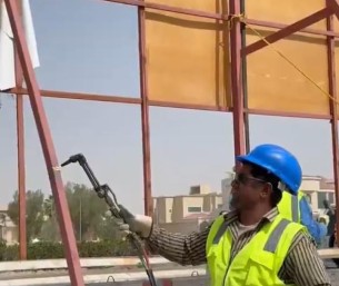 إزالة لوحات مخالفة في طرق الأحساء ضمن جهود تحسين المشهد الحضري