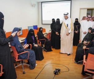 وكيل جامعة الملك فيصل يطّلع على برامج موهبة البحثية والأكاديمية