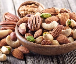 سلاح طبيعي ضد جلطات القلب.. كيف تحميك حفنة مكسرات 5 مرات أسبوعيا؟