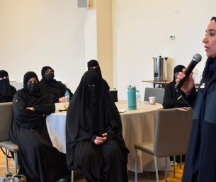 د. فاطمة الملا تقدم ورشة «ثقافة الجودة» لحرفيات «فتاتي» بالأحساء