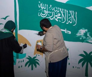 “كلنا رسامون”.. الأحساء تحتفي بالوطن بريشة 25 فنانًا وفنانة في جدارية «مسيرة وطن»