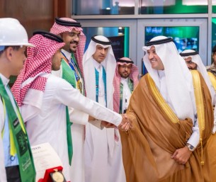 سمو محافظ الأحساء يكرّم نخبة من الطلبة المتميزين في احتفال اليوم الوطني