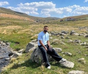 شاهد بالفيديو.. حجر في طرابزون يتحول إلى مزار للجماهير بعد زيارة محمد صلاح له
