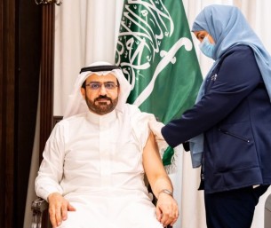 بمشاركة وكيل المحافظة.. الأحساء الصحي ينفذ حملة للتطعيم ضد الإنفلونزا الموسمية