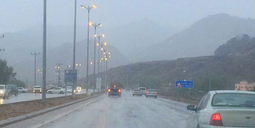 تحذير من الأرصاد: أمطار غزيرة وسيول متوقعة في الأحساء حتى 10 مساءً