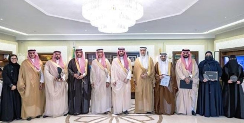 نائب أمير المنطقة الشرقية يطَّلع على الجوائز والاعتمادات العالمية لتجمع الشرقية الصحي