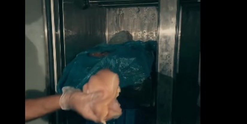 أمانة الأحساء تضبط نشاطًا مخالفًا داخل مزرعة يروّج دواجن مجمّدة على أنها طازجة