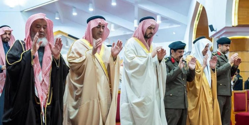 نائب أمير الشرقية يؤدي صلاة الاستسقاء مع جموع المصلين