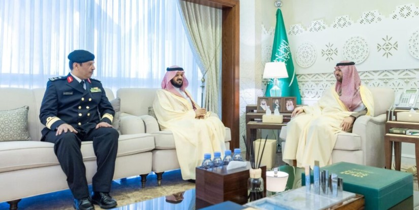 نائب أمير الشرقية يستقبل قائد حرس الحدود اللواء بحري علي الأحمري بالمنطقة