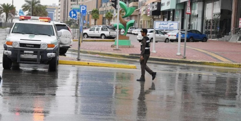 بالصور.. أمطار متفرقة على مدن وقرى محافظة الأحساء