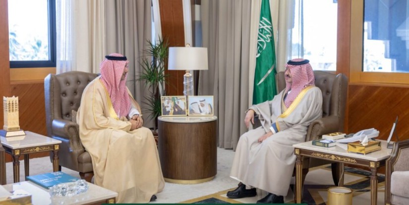 أمير الشرقية يتسلّم التقرير السنوي لمستشفى قوى الأمن بالدمام لعام 2025