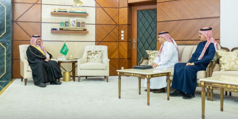 أمير الشرقية يطّلع على التقرير السنوي لجمعية الثقافة والفنون بالدمام لعام 2025