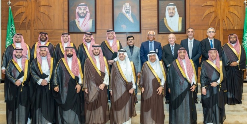 أمير الشرقية يستقبل منسوبي جامعة الأمير محمد بن فهد ويثمن إنجازاتها العلمية