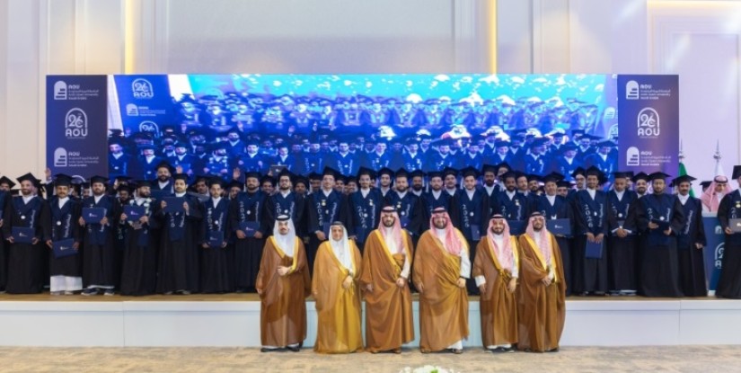 من فرعي الأحساء والدمام.. نائب أمير الشرقية يرعى حفل تخريج 5,100 طالب في الجامعة العربية المفتوحة