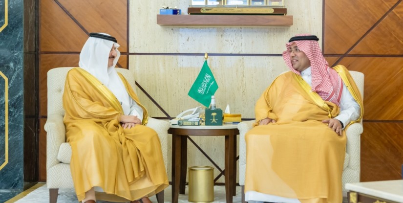 أمير الشرقية يستقبل المدير الإقليمي لبنك التنمية الاجتماعية بالمنطقة