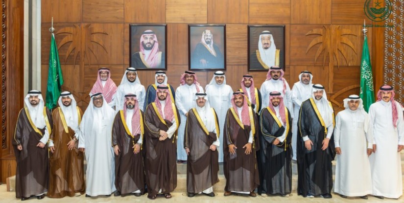 أمير الشرقية يؤكد دعم الحرفيين وتمكينهم خلال استقباله منسوبي هيئة التراث بالأحساء