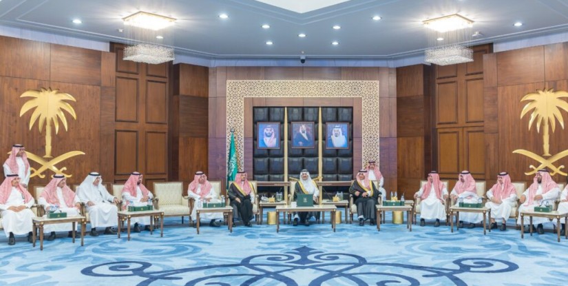 أمير الشرقية يستقبل منسوبي الإمارة المهنئين بعيد الأضحى المبارك
