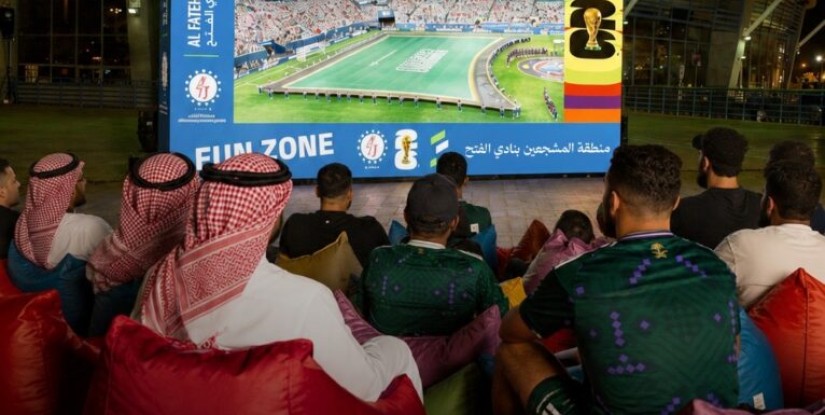 أجواء جماهيرية استثنائية في الأحساء.. الفتح يفتح Fan Zone لمؤازرة الأخضر بالمونديال