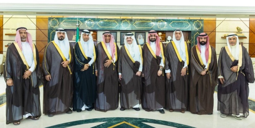 أمير الشرقية يستقبل رئيس وأعضاء جمعية تاروت الخيرية