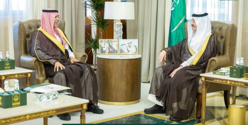  أمير الشرقية يستقبل مدير عام فرع وزارة الخارجية بالمنطقة