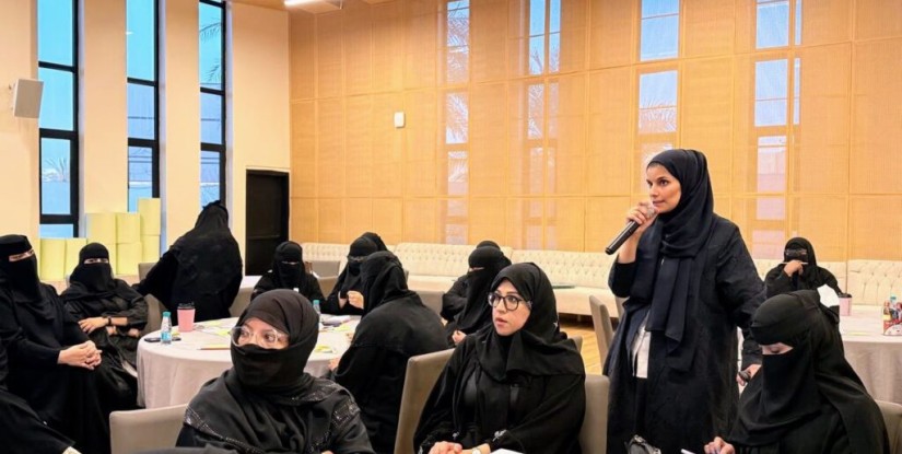 خلف جدران «قصة أمل».. كيف تتحول القاعات التدريبية إلى مصانع للاستدامة وبناء وعي المرأة؟