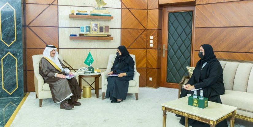 أمير الشرقية يطلع على برامج ومبادرات جمعية مشاعل الخير لتنمية المرأة