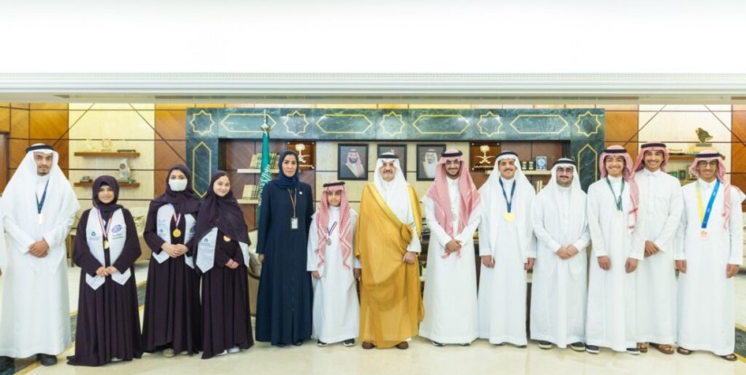 أمير الشرقية يستقبل طلاب وطالبات المنطقة الحاصلين على جوائز دولية
