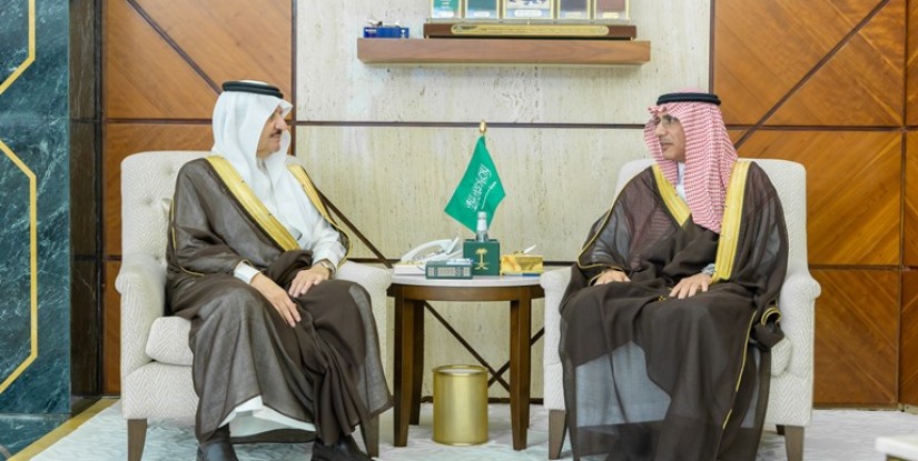 أمير الشرقية يستقبل الرئيس التنفيذي لمطارات الدمام ويطّلع على أبرز إنجازاتها