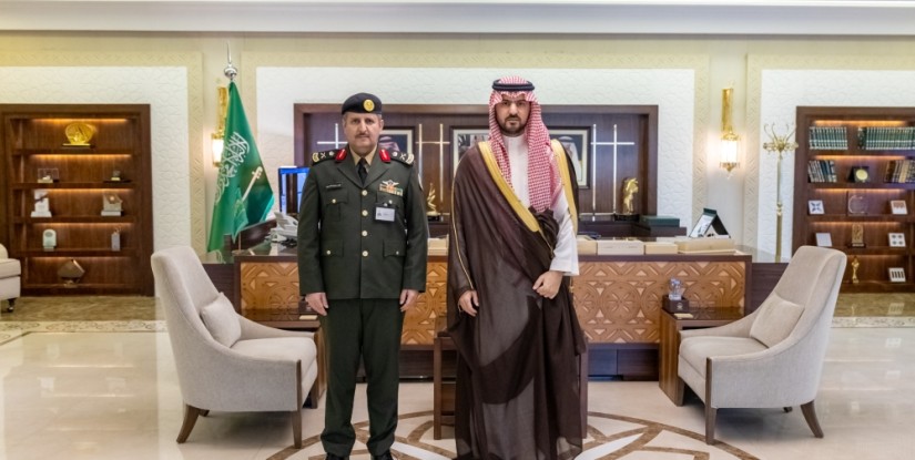 نائب أمير الشرقية يهنئ مدير سجون المنطقة بمناسبة ترقيته