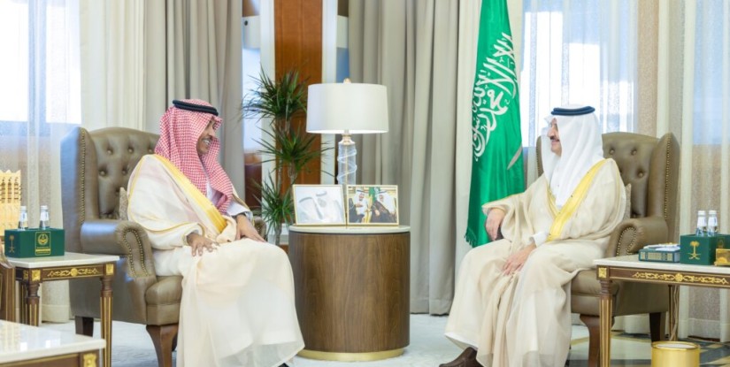 أمير المنطقة الشرقية يستقبل معالي وزير الإعلام