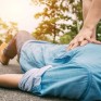 خالد النمر يحذر من خطأ شائع عند إغماء شخص: لا تحاول إخراج لسانه
