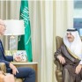 أمير المنطقة الشرقية يستقبل السفير البريطاني لدى المملكة