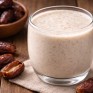 التمر بالحليب في الإفطار.. كنز صحي وفوائد مضاعفة في رمضان