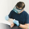 عيادات زراعة الشعر تحت الرقابة.. حملات تفتيش مكثفة تلاحق المخالفين لحماية المرضى