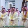 أمير الشرقية يؤدي صلاة عيد الفطر مع جموع المصلين في الدمام