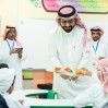 بمتابعة الأمير سعود بن طلال.. وكيل محافظة الأحساء يشارك الطلاب أول أيام العام الدراسي