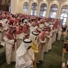 أهالي الأحساء يؤدون الصلاة على ضحايا طريق العقير – العيون
