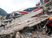 ارتفاع عدد ضحايا زلزال إندونيسيا إلى 321 قتيلاً
