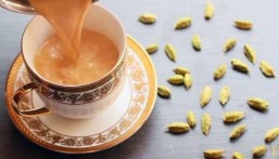 “الصحة الخليجي” يوضح أبرز فوائد شاي الكرك الشتوي