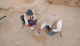 هيئة التراث تعلن اكتشاف 150 قطعية أثرية مميزة بالمعملة.. منها بقايا أثرية لأوانٍ فخارية