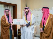 نائب أمير الشرقية يستقبل المدير الإقليمي لجريدة الرياض بالمنطقة