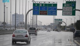 بالصور.. أمطار متوسطة على محافظة الأحساء