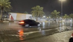شاهد بالفيديو.. أمطار متوسطة إلى غزيرة على محافظة الأحساء