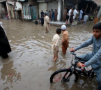ارتفاع حصيلة ضحايا الأمطار الغزيرة في باكستان إلى 63 قتيلًا