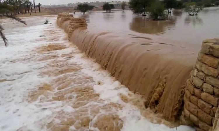 تنبيهات وإغلاق بعض الطرق في عدة مناطق بالمملكة بسبب التقلبات الجوية