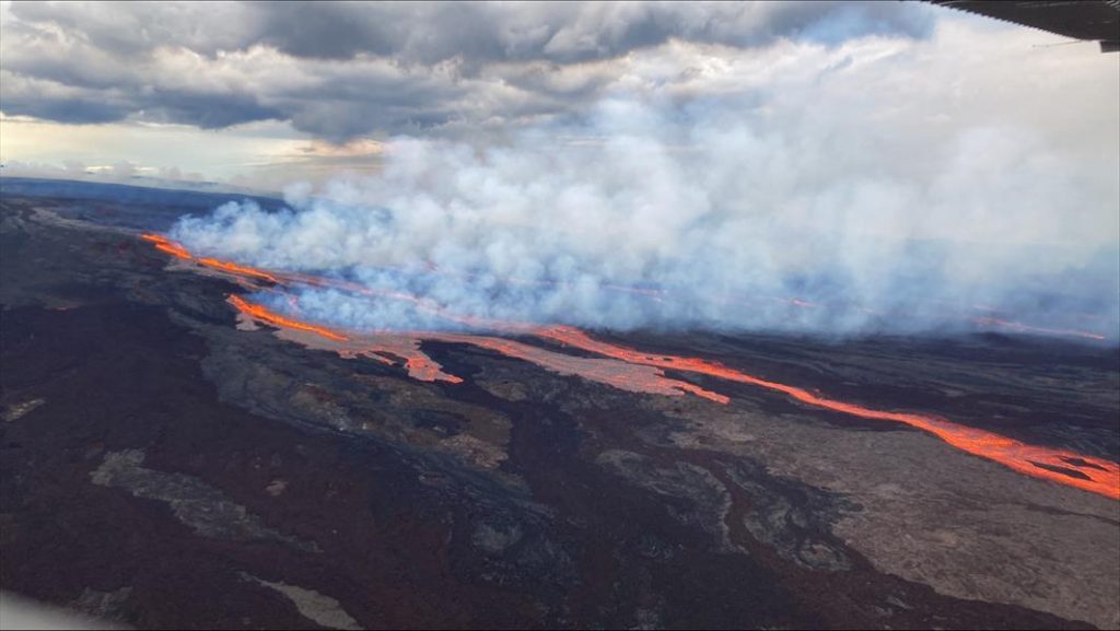 أكبر بركان نشط في العالم يثور في هاواي